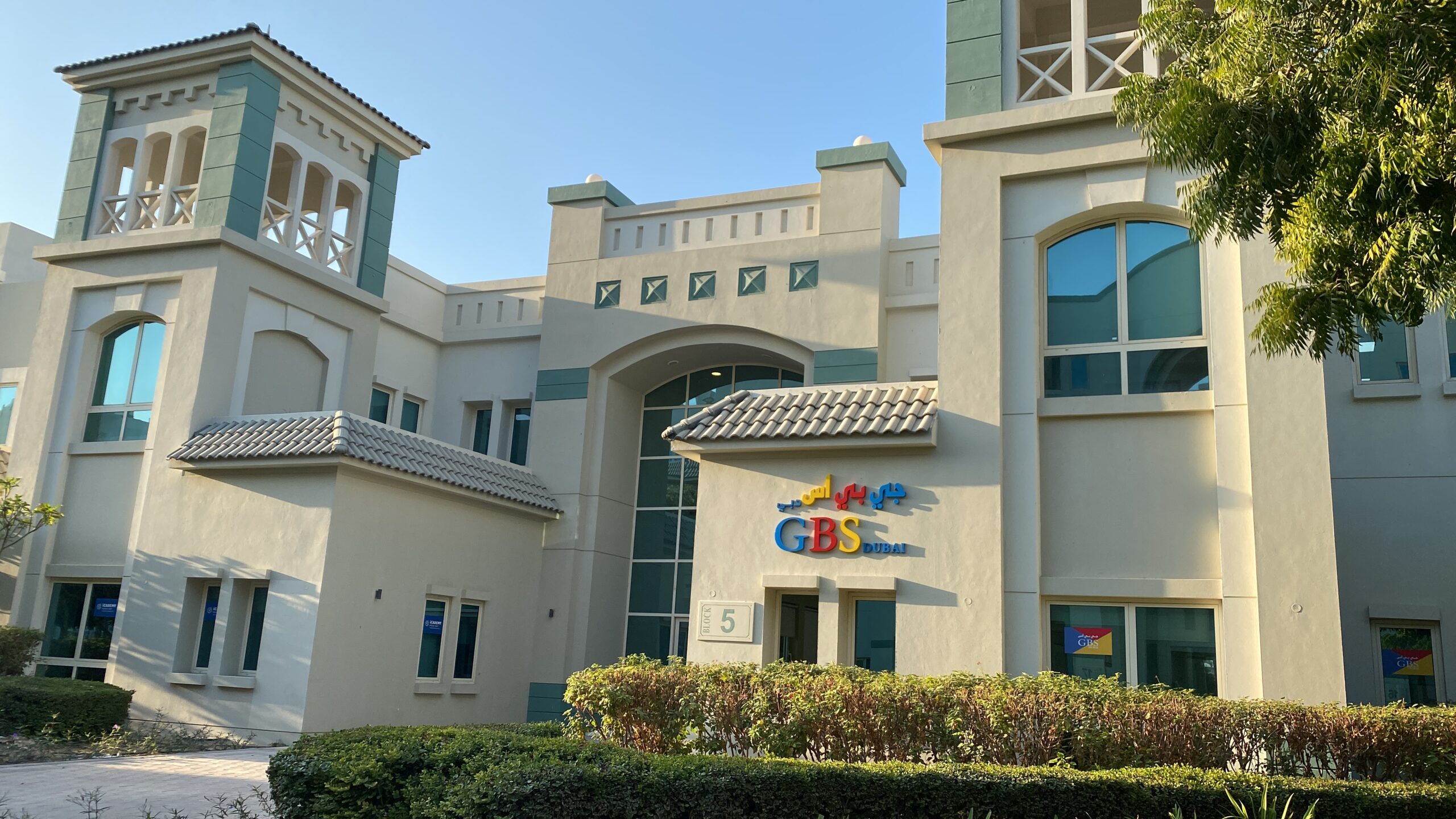 Střední škola v Dubaji: co je BTEC a proč ho chtějí světové univerzity GBS Dubai - střední škola v Knowledge Park