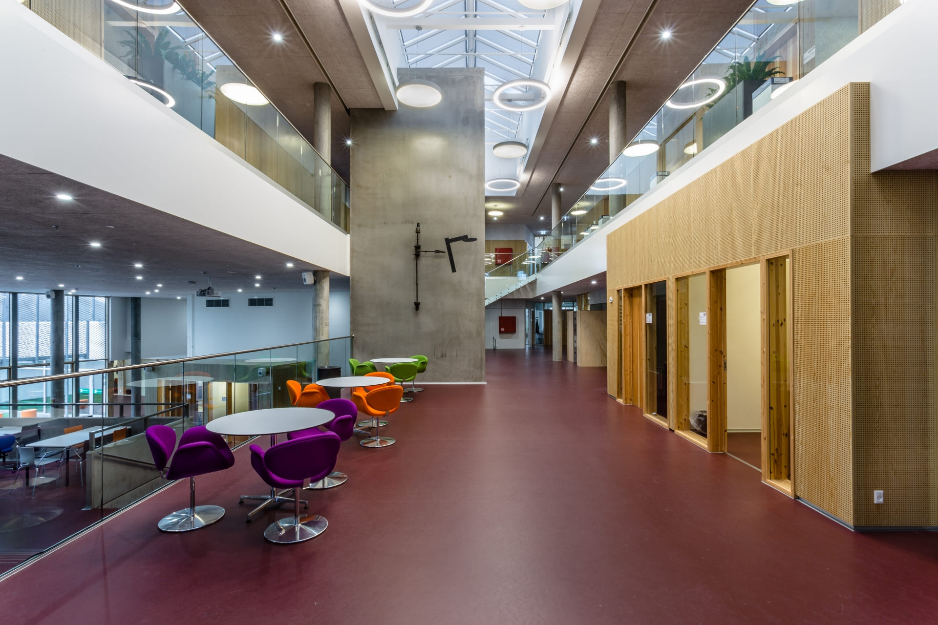 UCN - University College of Northern Denmark | Studium v Dánsku UCN Aalborg - interiér kampusu